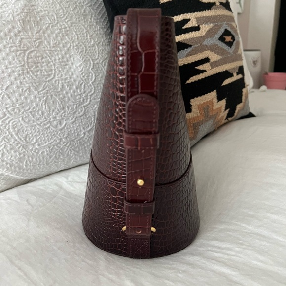 NWOT Sézane Gary Bag in Chocolate Crocodile Print - Picture 4 of 11